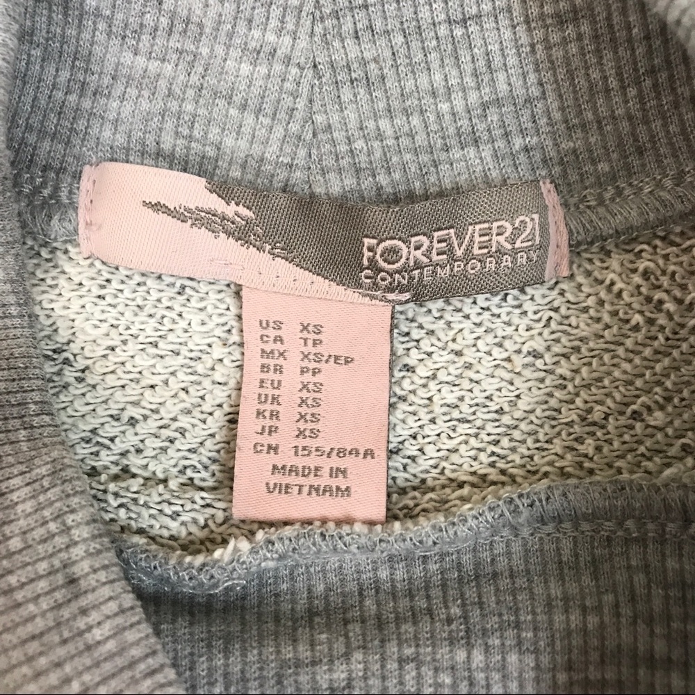 Forever 21  Gray Sweater With Lace Long Sleeve Accents Comme Ci - Picture 6 of 8